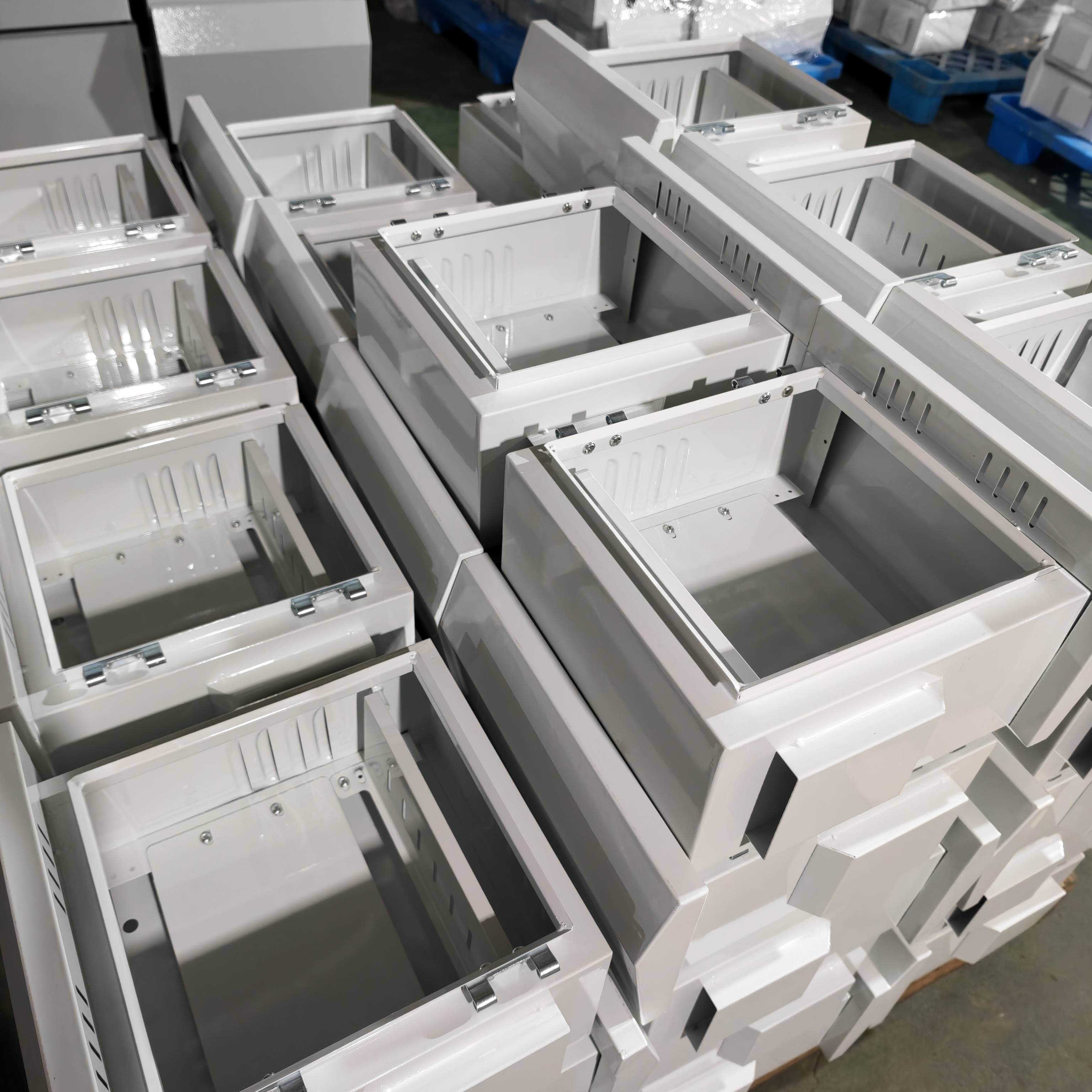 Зовнішні водонепроникні коробки моніторингу Ouyue Electric збираються партіями та збираються відправити до Бразилії